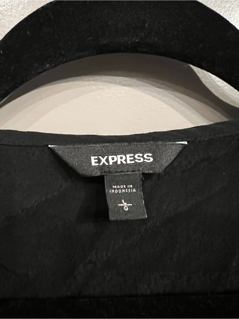 Express Black Tie-Front Button V-Neck Top - Picture 3 of 6